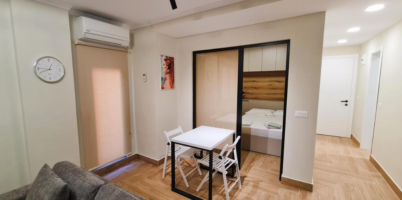 2V1 - Center Apartment 4 Tirana Eksteriør billede