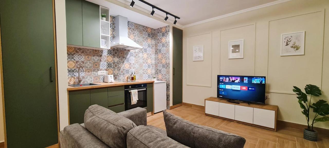 2V1 - Center Apartment 4 Tirana Eksteriør billede
