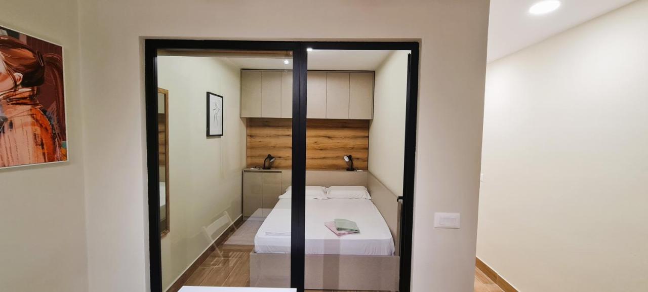 2V1 - Center Apartment 4 Tirana Eksteriør billede