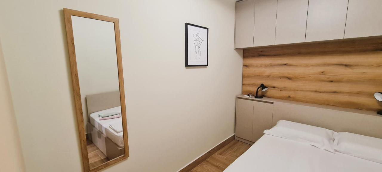 2V1 - Center Apartment 4 Tirana Eksteriør billede