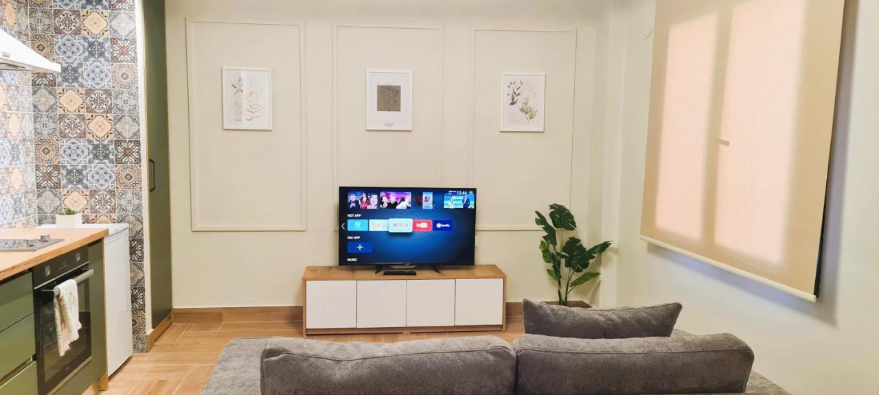 2V1 - Center Apartment 4 Tirana Eksteriør billede